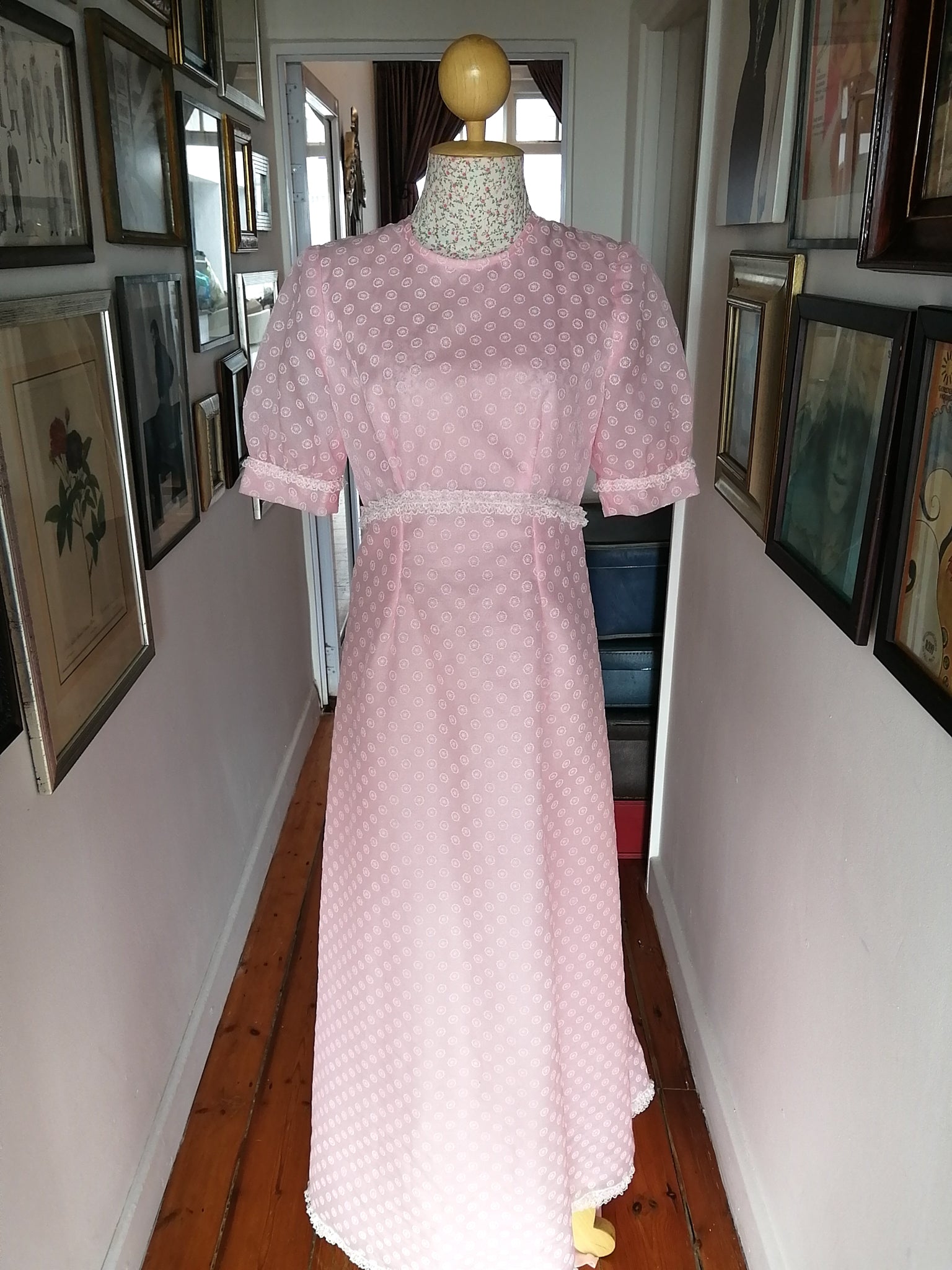 1970's Vintage long pink dress with embroidered detail
